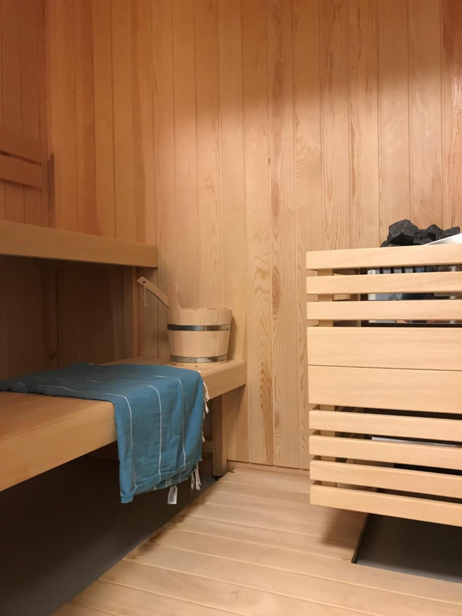 Lichtdurchflutete Ferienwohnung Mit Panorama-Sicht Und Schwimmbad/Sauna Muralto Luaran gambar