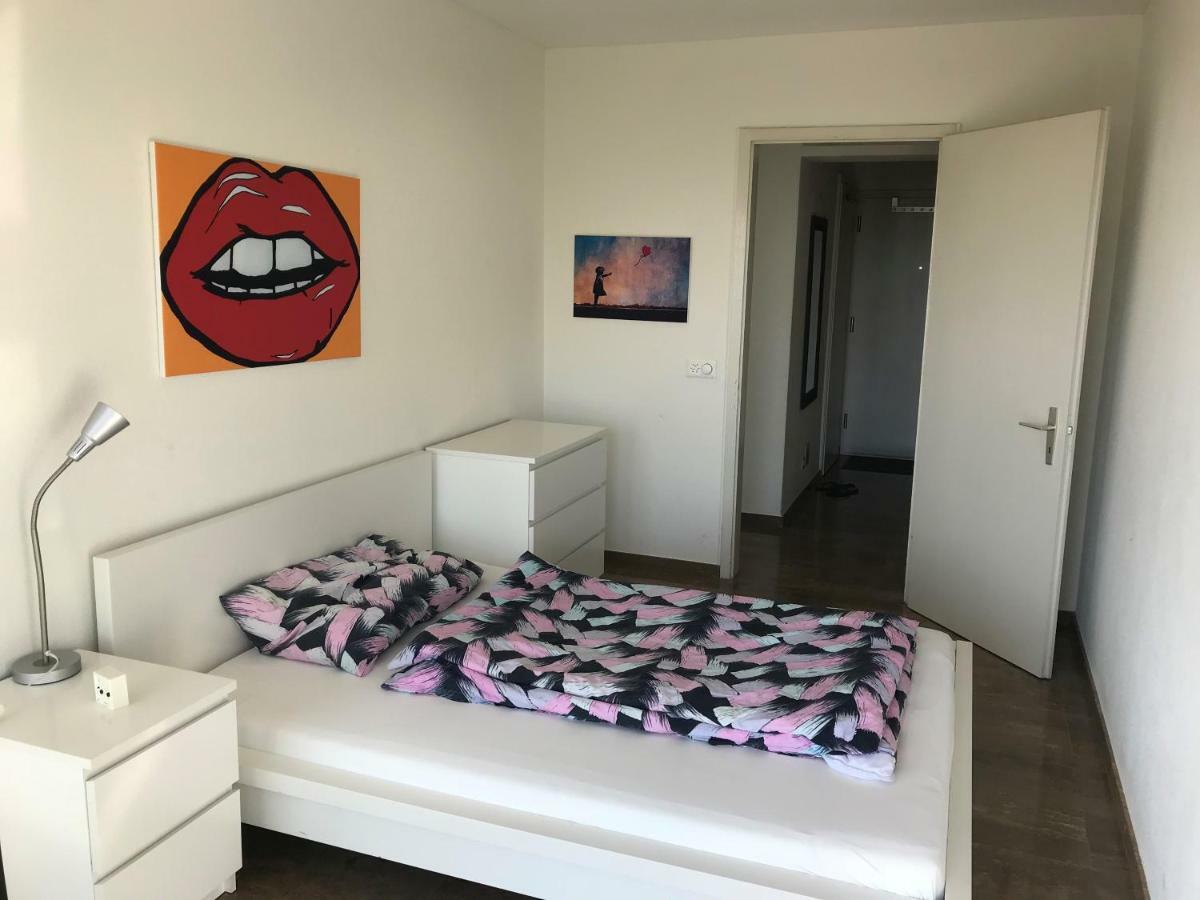 Lichtdurchflutete Ferienwohnung Mit Panorama-Sicht Und Schwimmbad/Sauna Muralto Luaran gambar